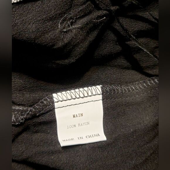 Petal & Pup Crosby Jumpsuit Cropped Straight Leg 100% Rayon Black Women's Size M - Picture 9 of 14